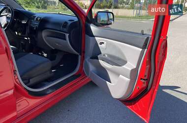 Хэтчбек Kia Picanto 2005 в 