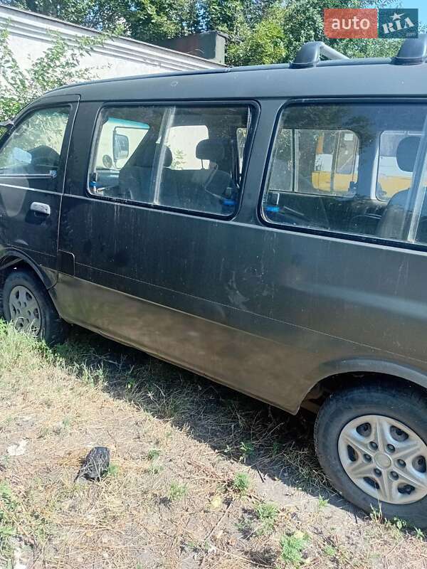 Kia Pregio 2003