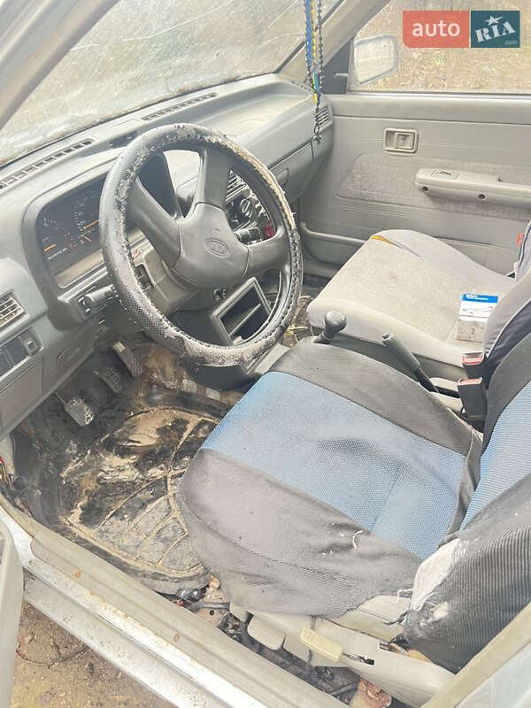 Седан Kia Pride 2000 в Запорожье