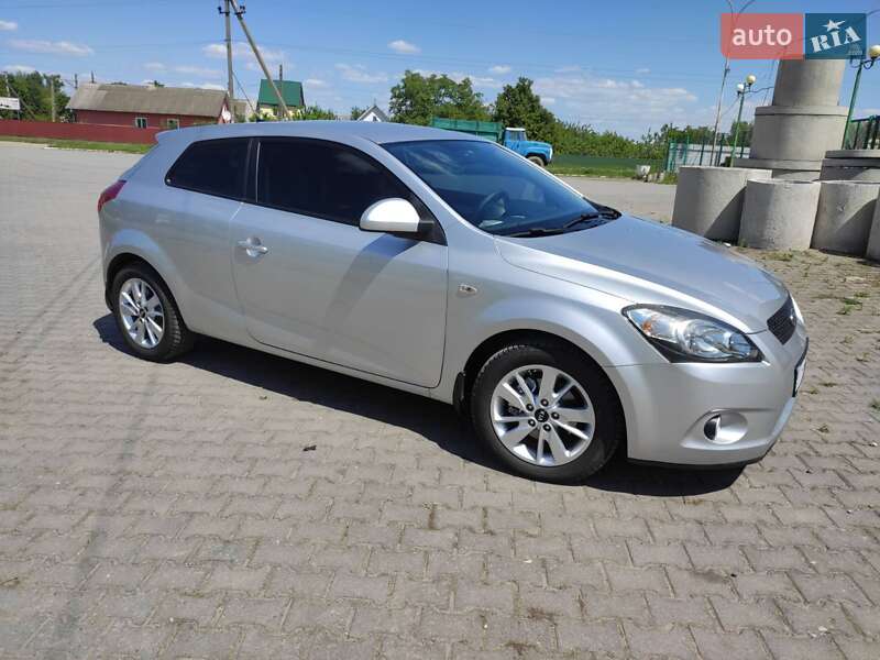 Хэтчбек Kia ProCeed 2008 в Черновцах