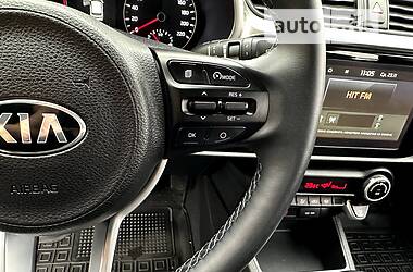 Позашляховик / Кросовер Kia Rio X-Line 2021 в 