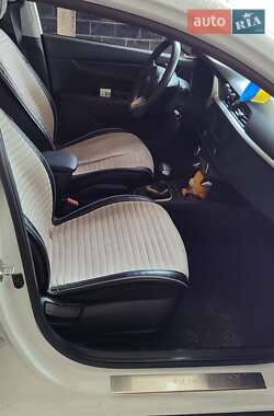 Внедорожник / Кроссовер Kia Rio X-Line 2021 в 