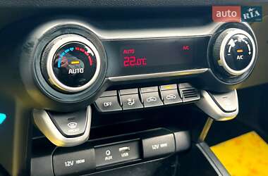 Внедорожник / Кроссовер Kia Rio X-Line 2018 в 