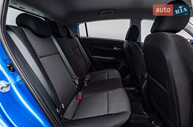Хэтчбек Kia Rio X-Line 2021 в 