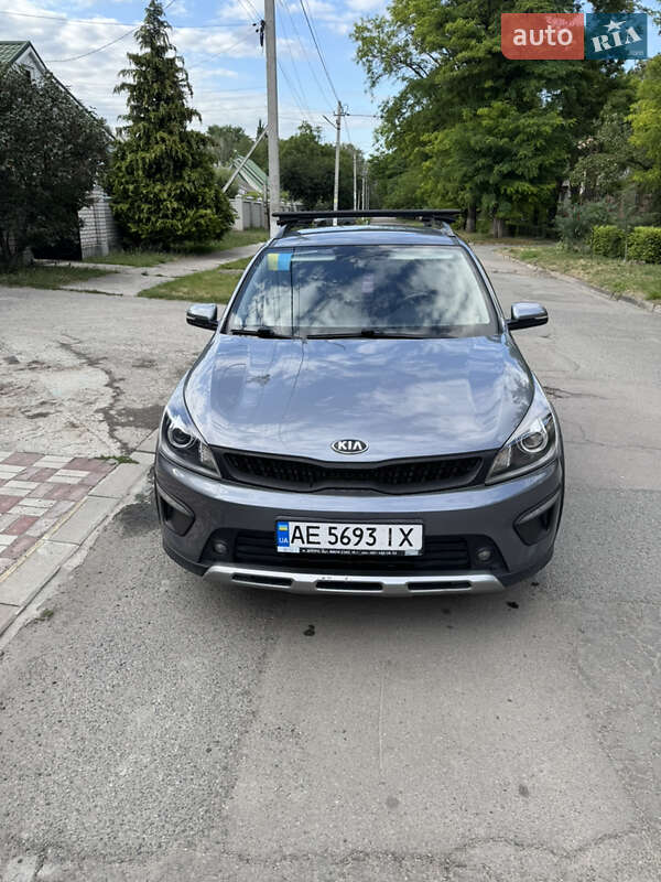 Внедорожник / Кроссовер Kia Rio X-Line 2018 в Вольногорске