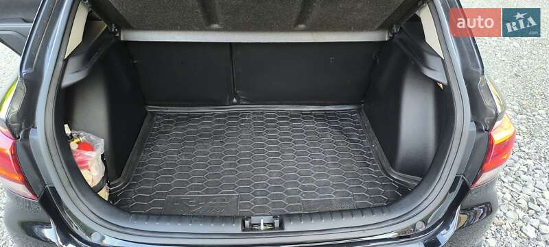 Внедорожник / Кроссовер Kia Rio X-Line 2018 в Ужгороде фото 16 Внедорожник / Кроссовер Kia Rio X-Line 2018 в Ужгороде