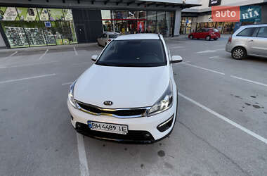 Хэтчбек Kia Rio X-Line 2018 в 