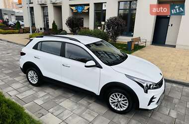 Внедорожник / Кроссовер Kia Rio X-Line 2021 в 