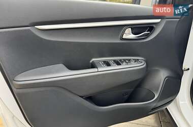 Внедорожник / Кроссовер Kia Rio X-Line 2021 в 