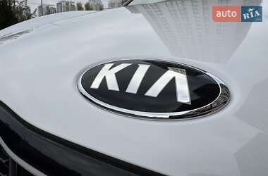 Внедорожник / Кроссовер Kia Rio X-Line 2021 в 