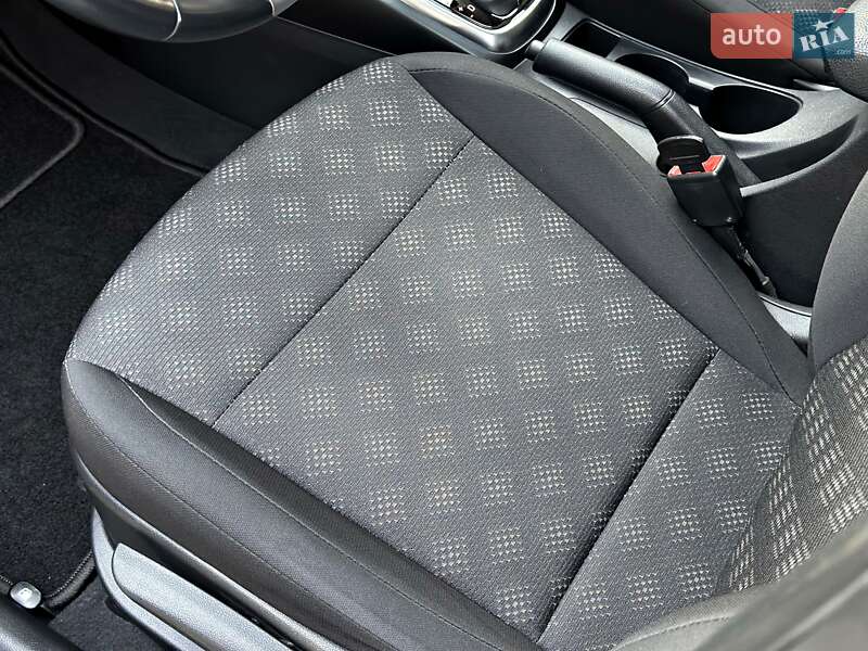 Внедорожник / Кроссовер Kia Rio X-Line 2018 в Одессе