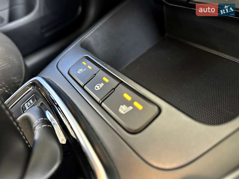 Внедорожник / Кроссовер Kia Rio X-Line 2018 в Одессе