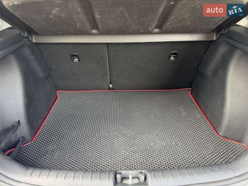 Позашляховик / Кросовер Kia Rio X-Line 2018 в Києві фото 55 Позашляховик / Кросовер Kia Rio X-Line 2018 в Києві