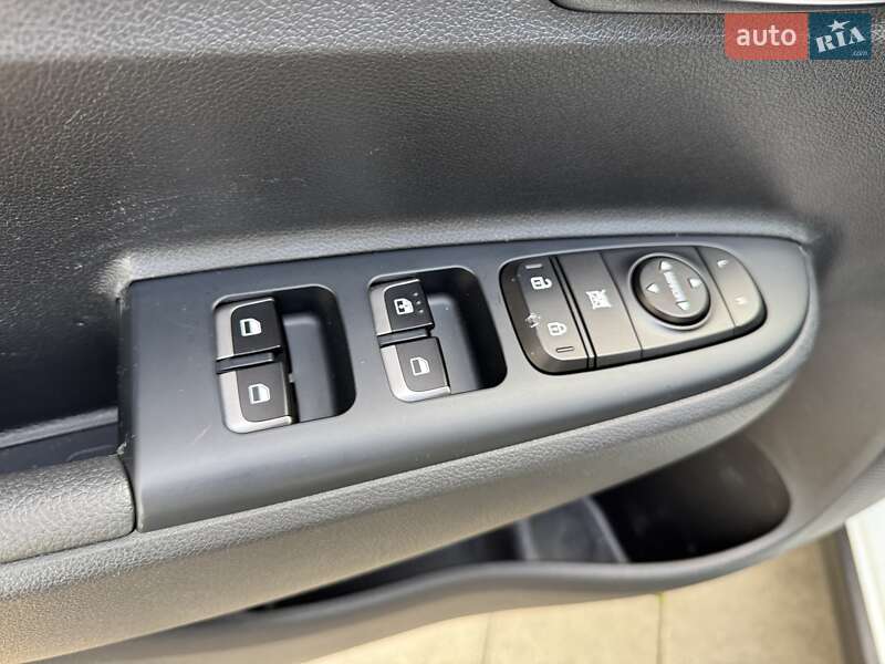 Внедорожник / Кроссовер Kia Rio X-Line 2018 в Киеве