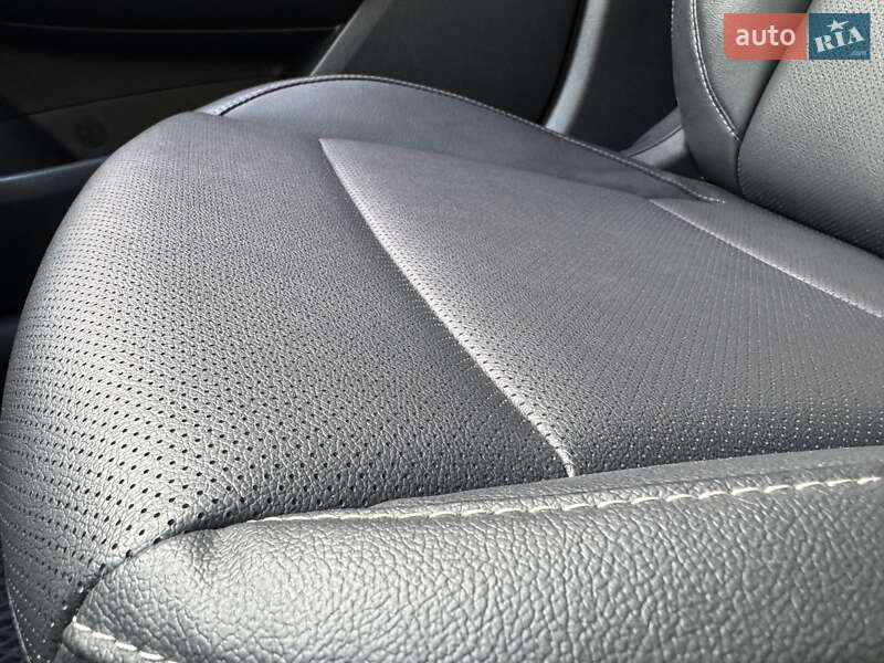 Внедорожник / Кроссовер Kia Rio X-Line 2018 в Киеве