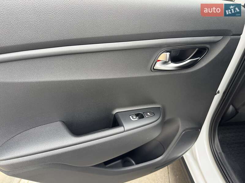 Внедорожник / Кроссовер Kia Rio X 2021 в Киеве