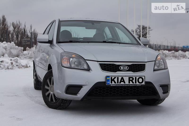 Седан Kia Rio 2010 в Днепре