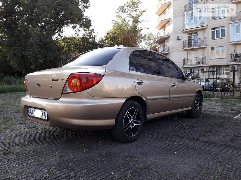 Седан Kia Rio 2002 в Києві