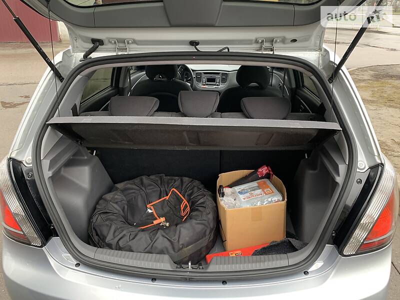 Хетчбек Kia Rio 2010 в Дніпрі
