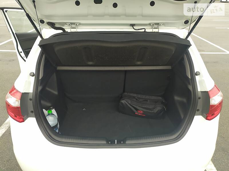 Хэтчбек Kia Rio 2012 в Киеве