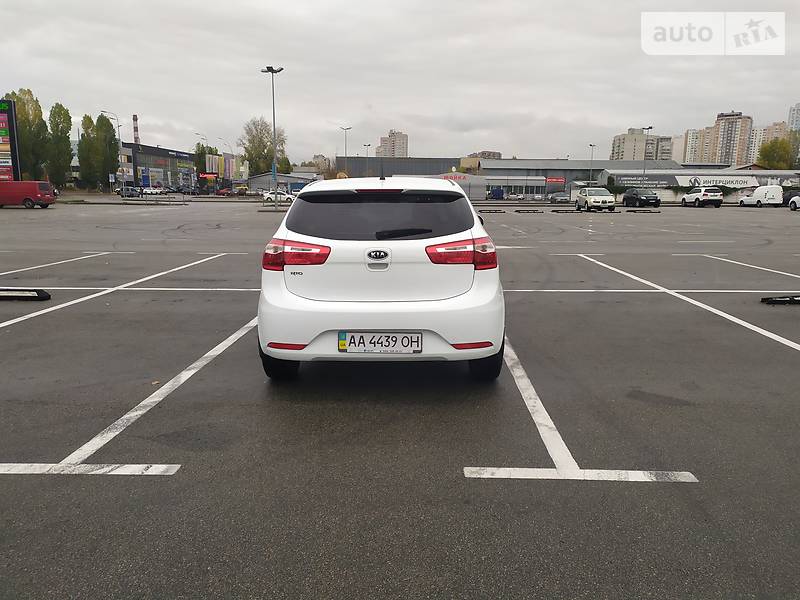 Хэтчбек Kia Rio 2012 в Киеве