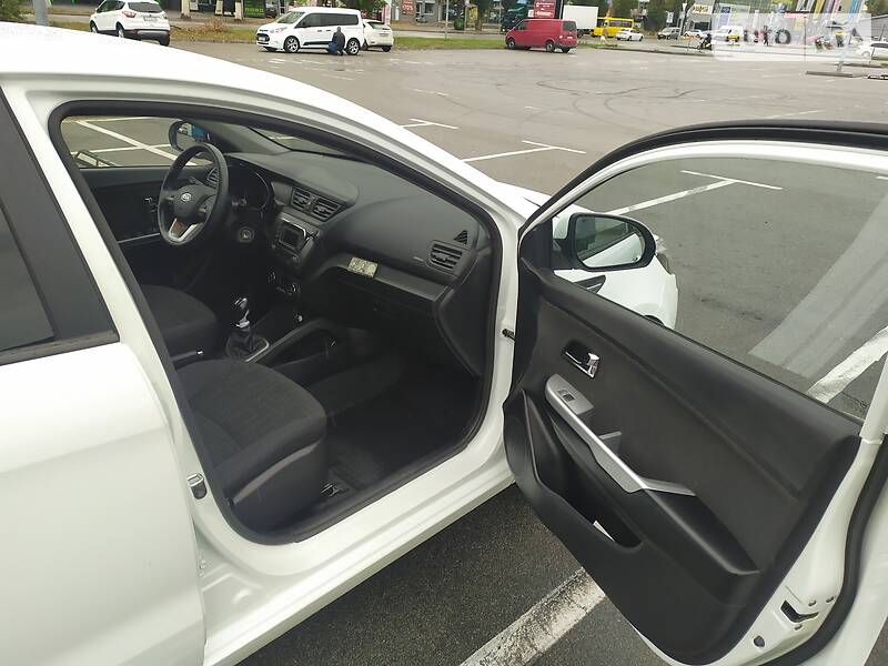 Хэтчбек Kia Rio 2012 в Киеве