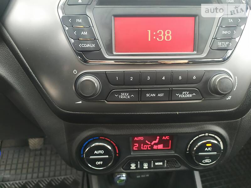 Хэтчбек Kia Rio 2012 в Киеве