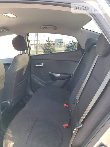 Седан Kia Rio 2013 в Запоріжжі