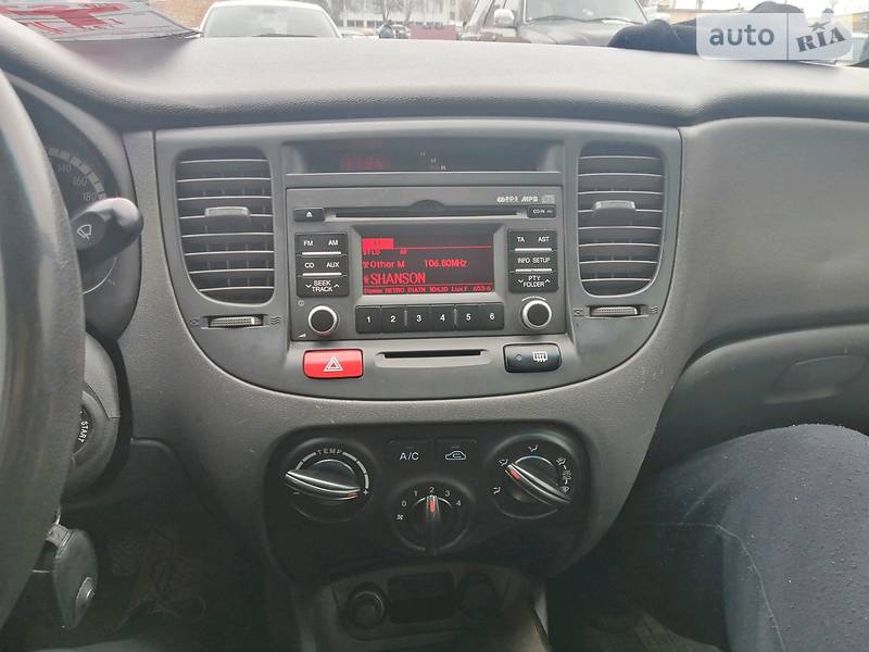Седан Kia Rio 2010 в Чернігові