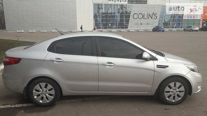 Седан Kia Rio 2013 в Кременчуці