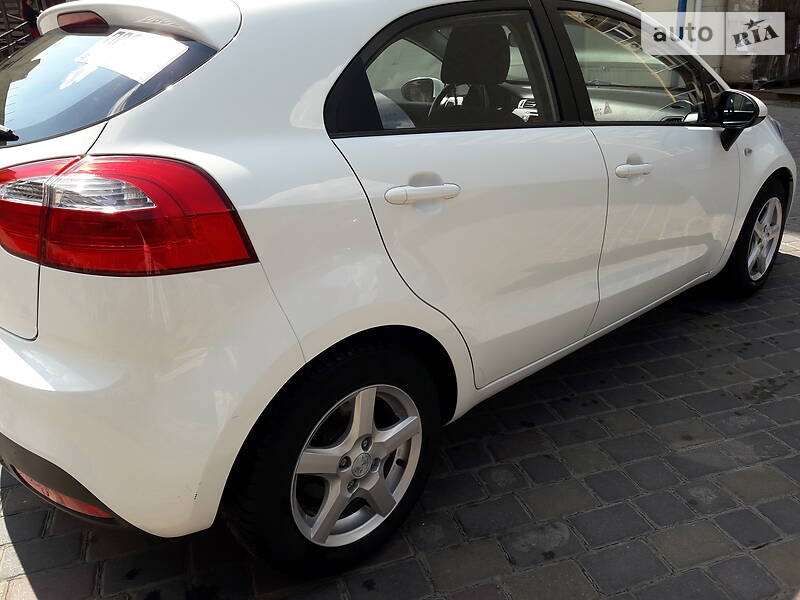 Хэтчбек Kia Rio 2012 в Харькове