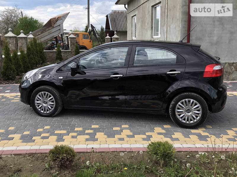 Хетчбек Kia Rio 2012 в Івано-Франківську