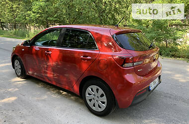 Хэтчбек Kia Rio 2017 в 