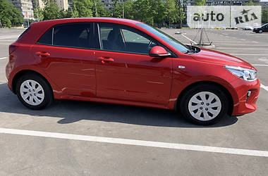 Хэтчбек Kia Rio 2017 в 