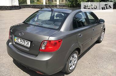 Седан Kia Rio 2011 в Днепре