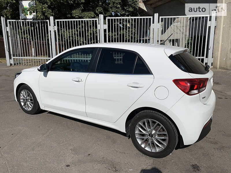 Хэтчбек Kia Rio 2017 в Виннице