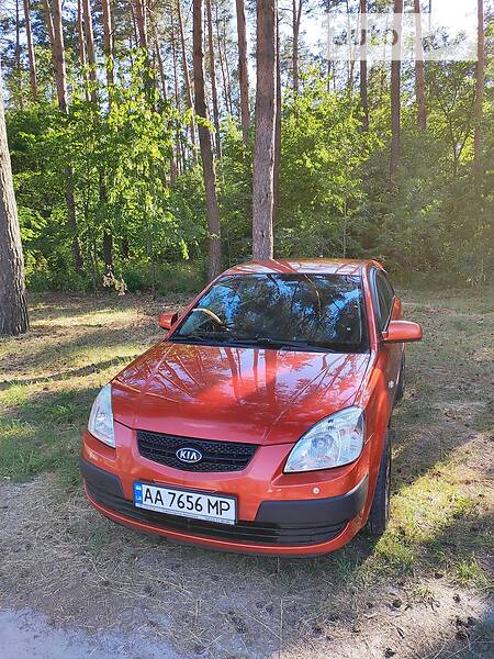 Хэтчбек Kia Rio 2008 в Киеве