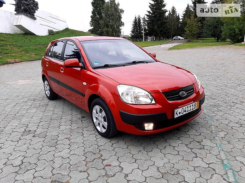 Хетчбек Kia Rio 2008 в 
