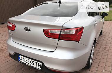 Седан Kia Rio 2017 в Киеве