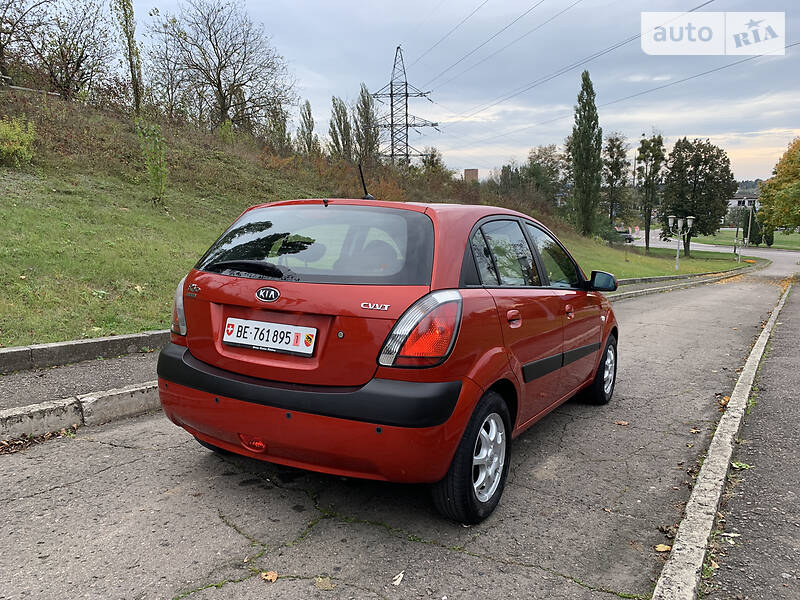 Хэтчбек Kia Rio 2008 в Ровно