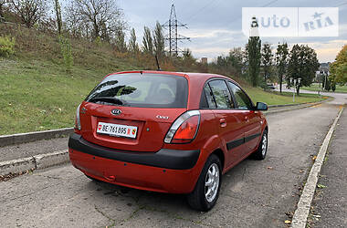 Хэтчбек Kia Rio 2008 в Ровно