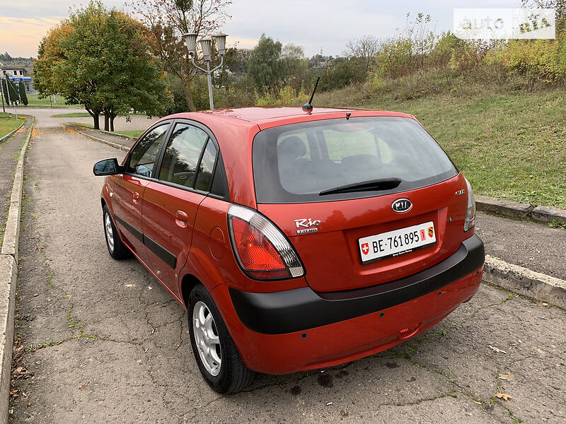 Хэтчбек Kia Rio 2008 в Ровно