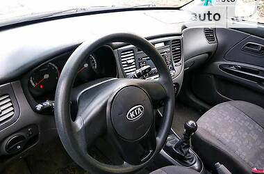 Хэтчбек Kia Rio 2010 в 