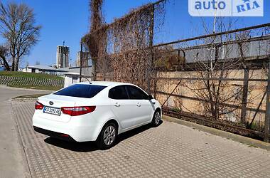 Седан Kia Rio 2013 в Києві