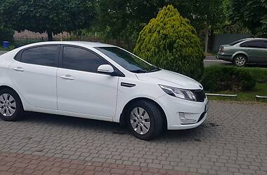 Седан Kia Rio 2013 в Ужгороді