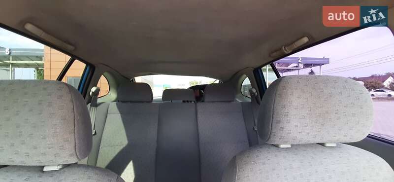 Хетчбек Kia Rio 2004 в Гадячі