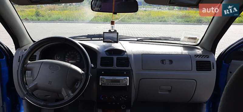 Хетчбек Kia Rio 2004 в Гадячі