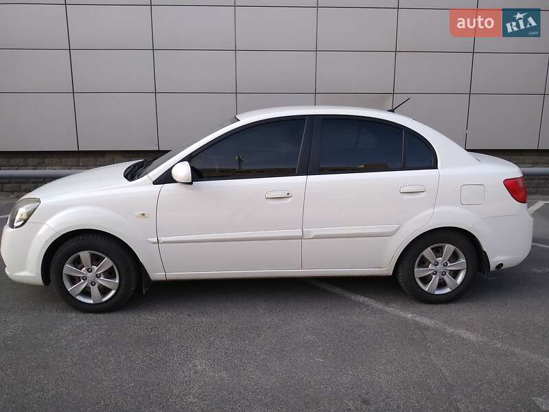 Седан Kia Rio 2011 в Броварах