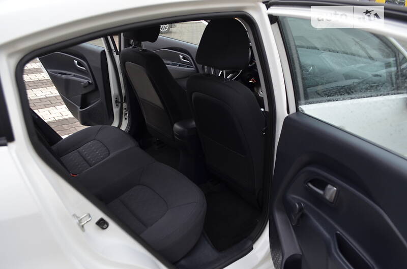 Седан Kia Rio 2015 в Одессе