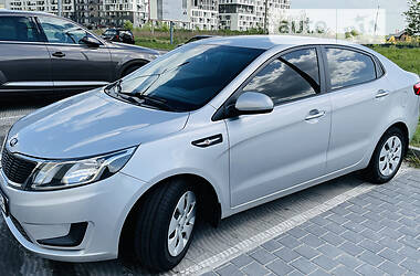 Седан Kia Rio 2013 в Львове